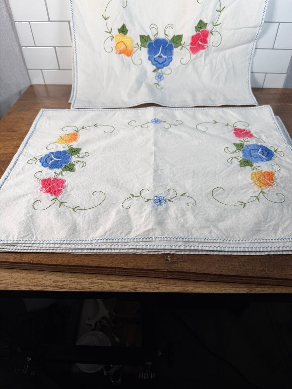 Vintage Hand Embroidered Floral Table Runner and Placemats Set 6pc